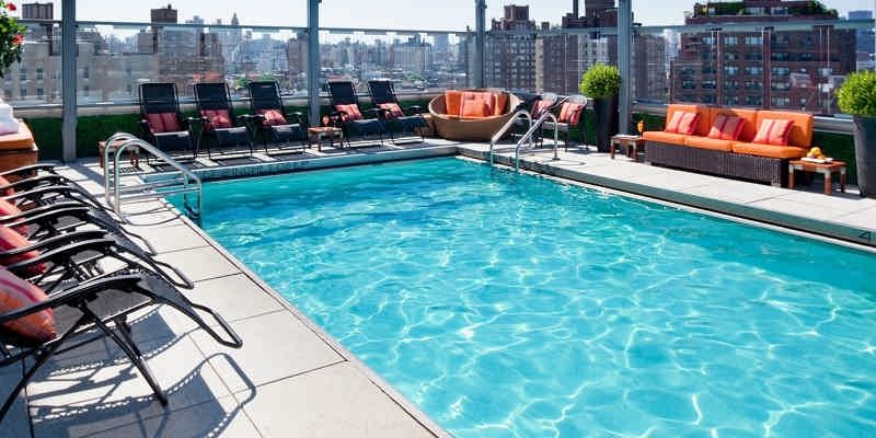 استخر روی پشت بام هتل گانسوورت میتپاکینگ نیویورک