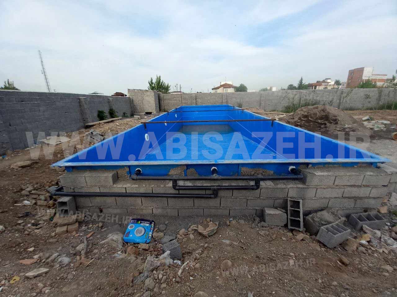 بزرگترین استخر پیش ساخته فایبرگلاس به ابعاد 13 در 5 متر نصب توسط شرکت آبی سازه