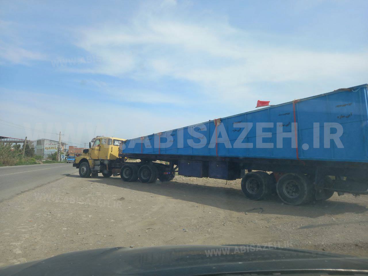 حمل بزرگترین استخر آماده فایبرگلاس جهان برای نصب توسط تیم آبی سازه | abisazeh