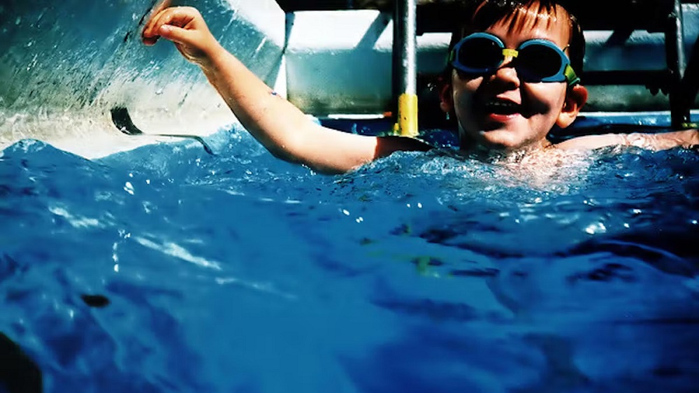 8 دلیل برای اینکه چرا شنا کردن برای همه سنین یک نیاز است