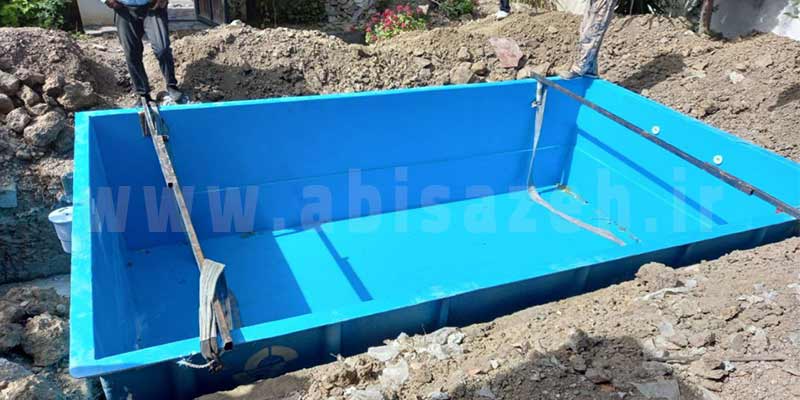 استخر فایبرگلاس در حال نصب