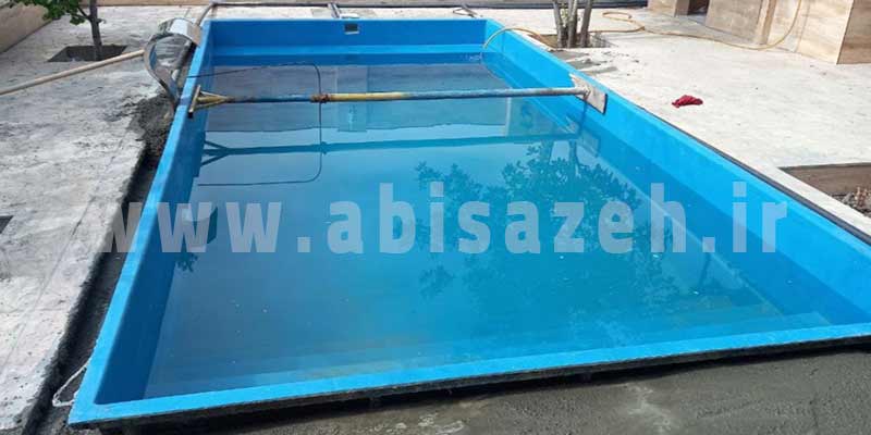 استخر پیش ساخته فایبرگلاس توکار قرارگرفته در محل گودبرداری شده